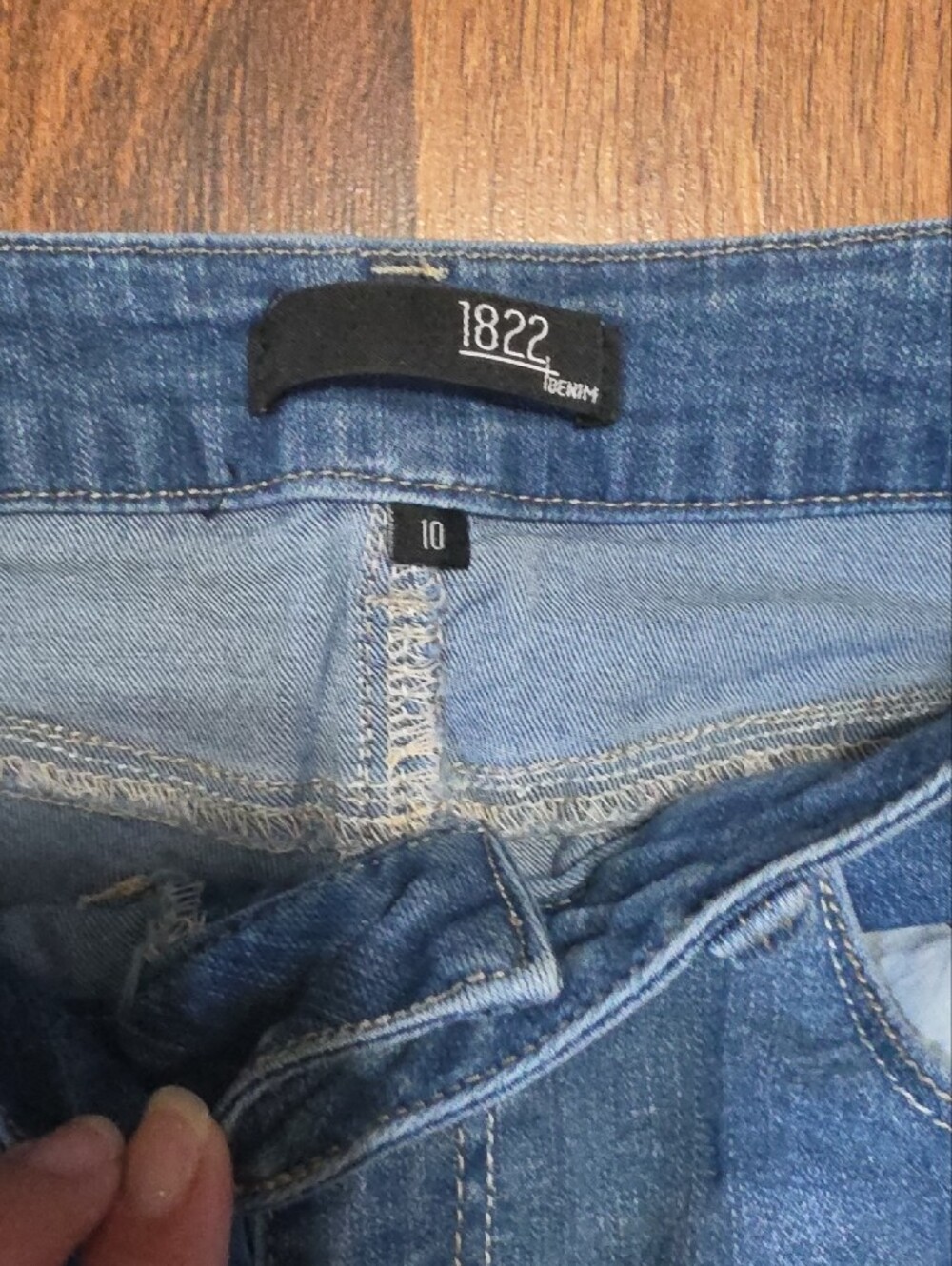 1822 Denim Women’s Mid Blue Denim Bermuda Shorts - Picture 2 of 4